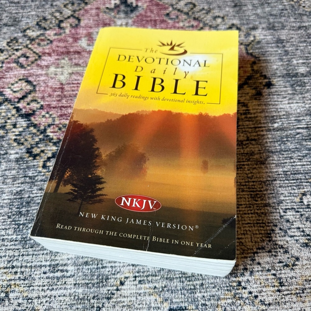 Devotional Daily Bible